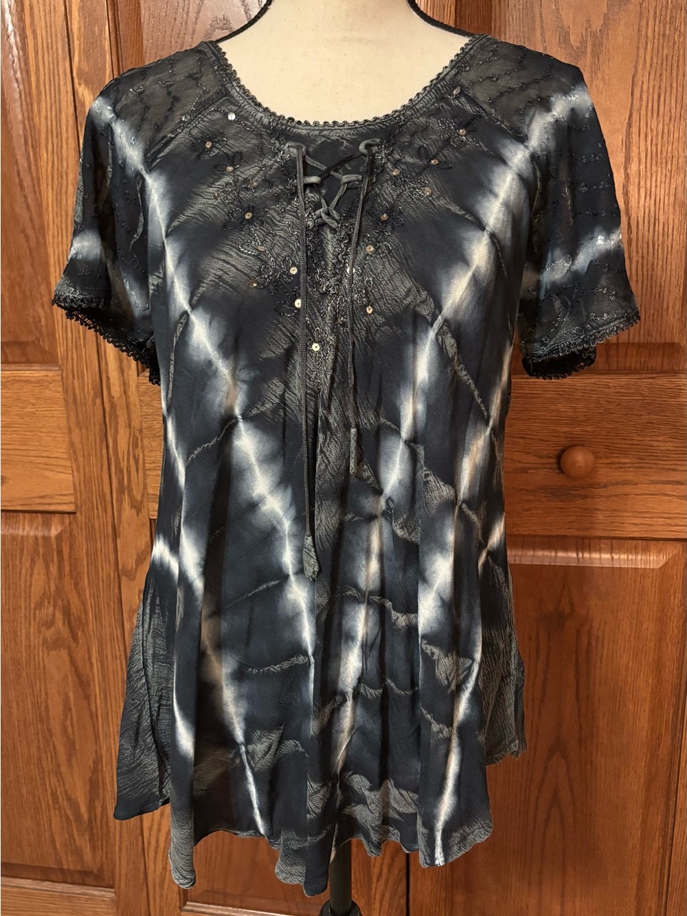 Women’s Black & White Tie-Dye Lace-Up Short Sleeve Top - NWOT
